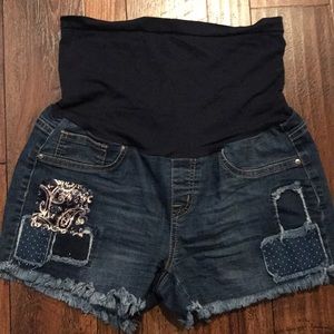 Maternity shorts